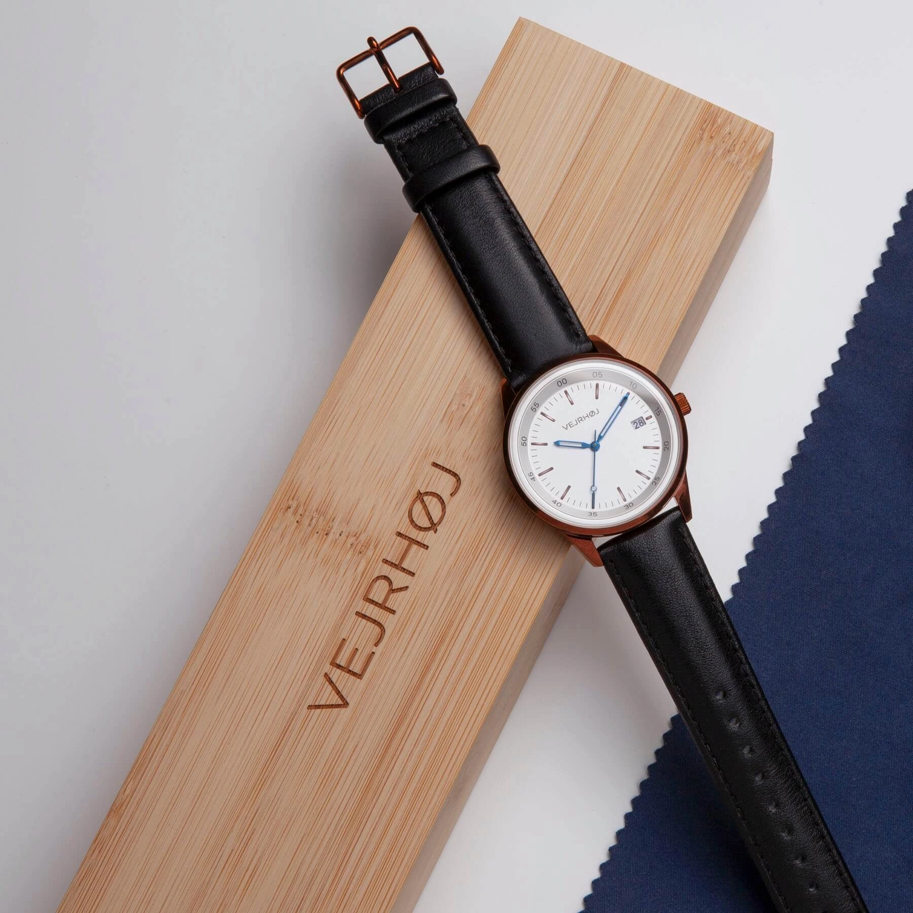 A06 | white (automatic)