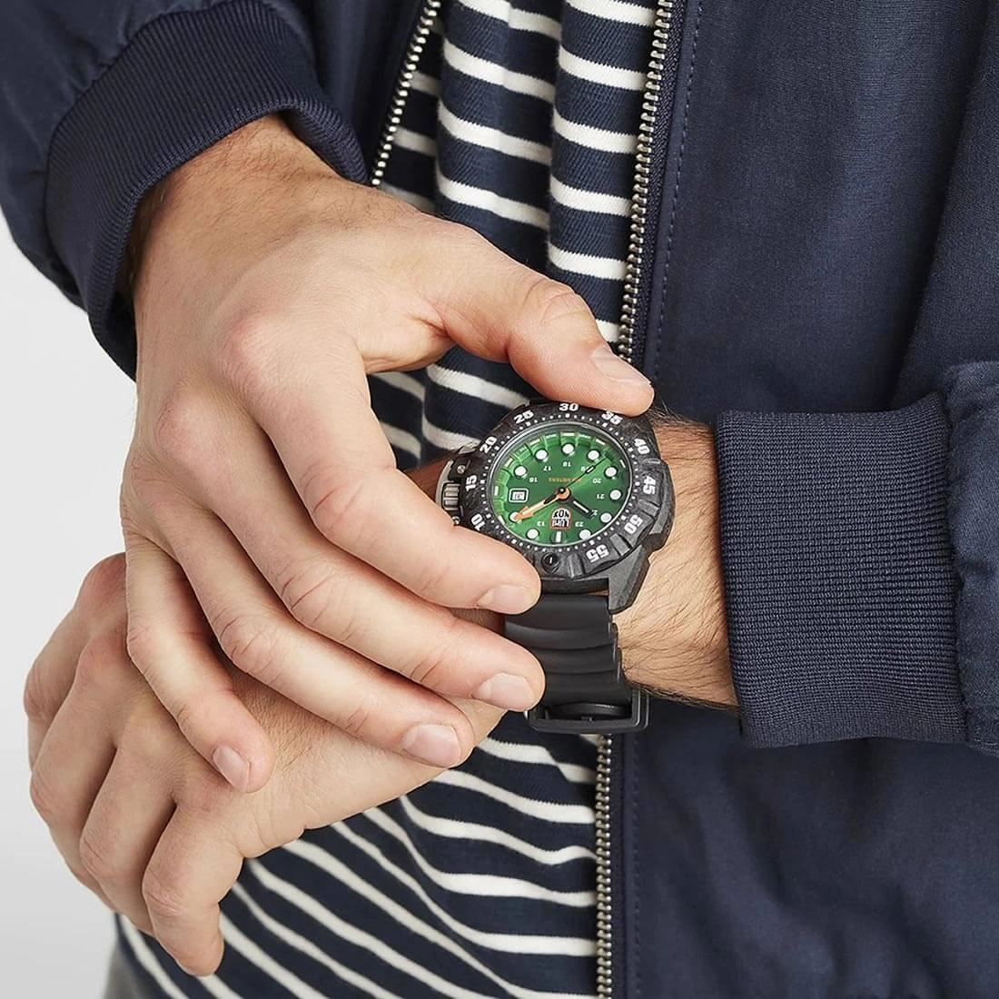 Luminox Men's Watch - Scott Cassell Deep Dive Swiss Quartz Green Dial | 1567