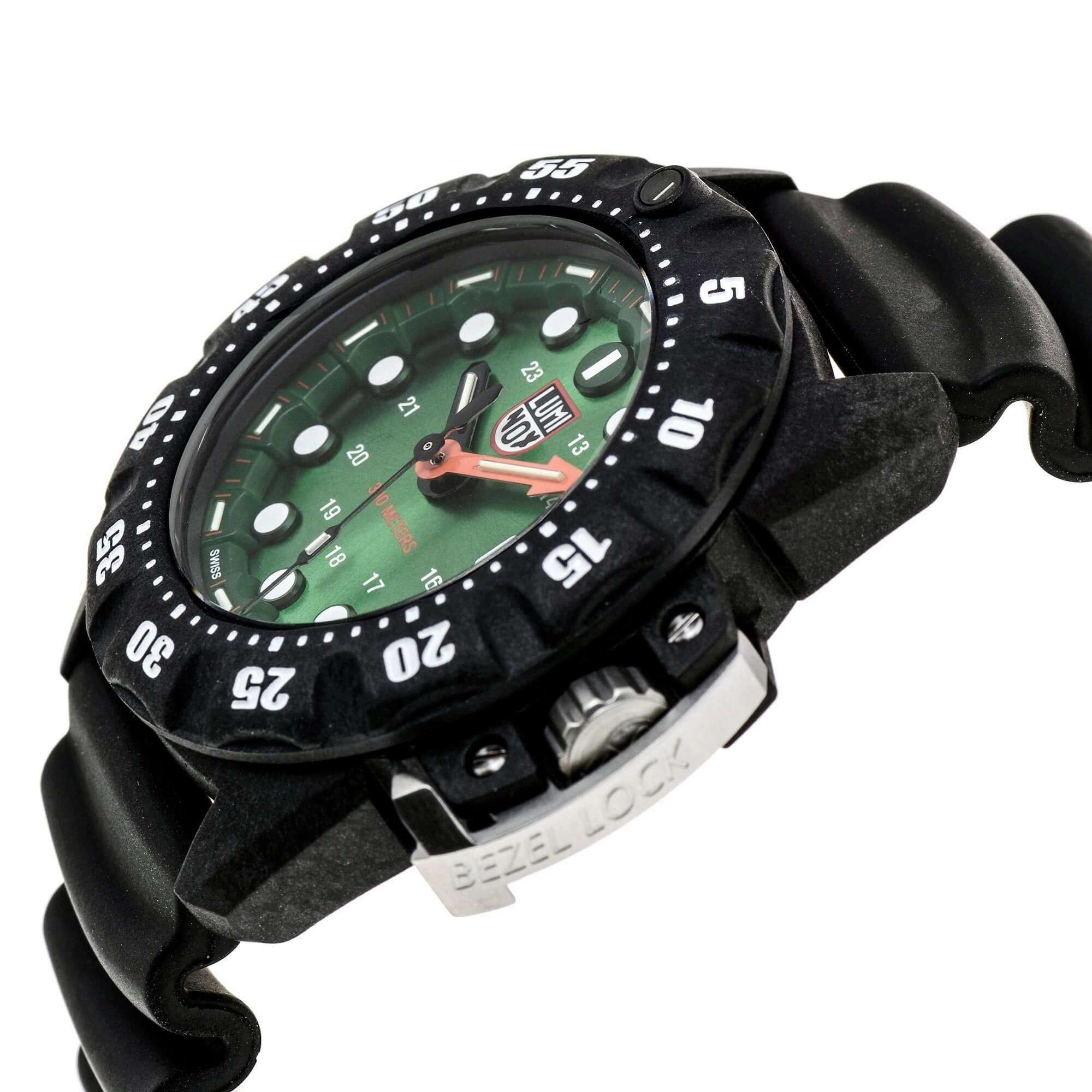 Luminox Men's Watch - Scott Cassell Deep Dive Swiss Quartz Green Dial | 1567