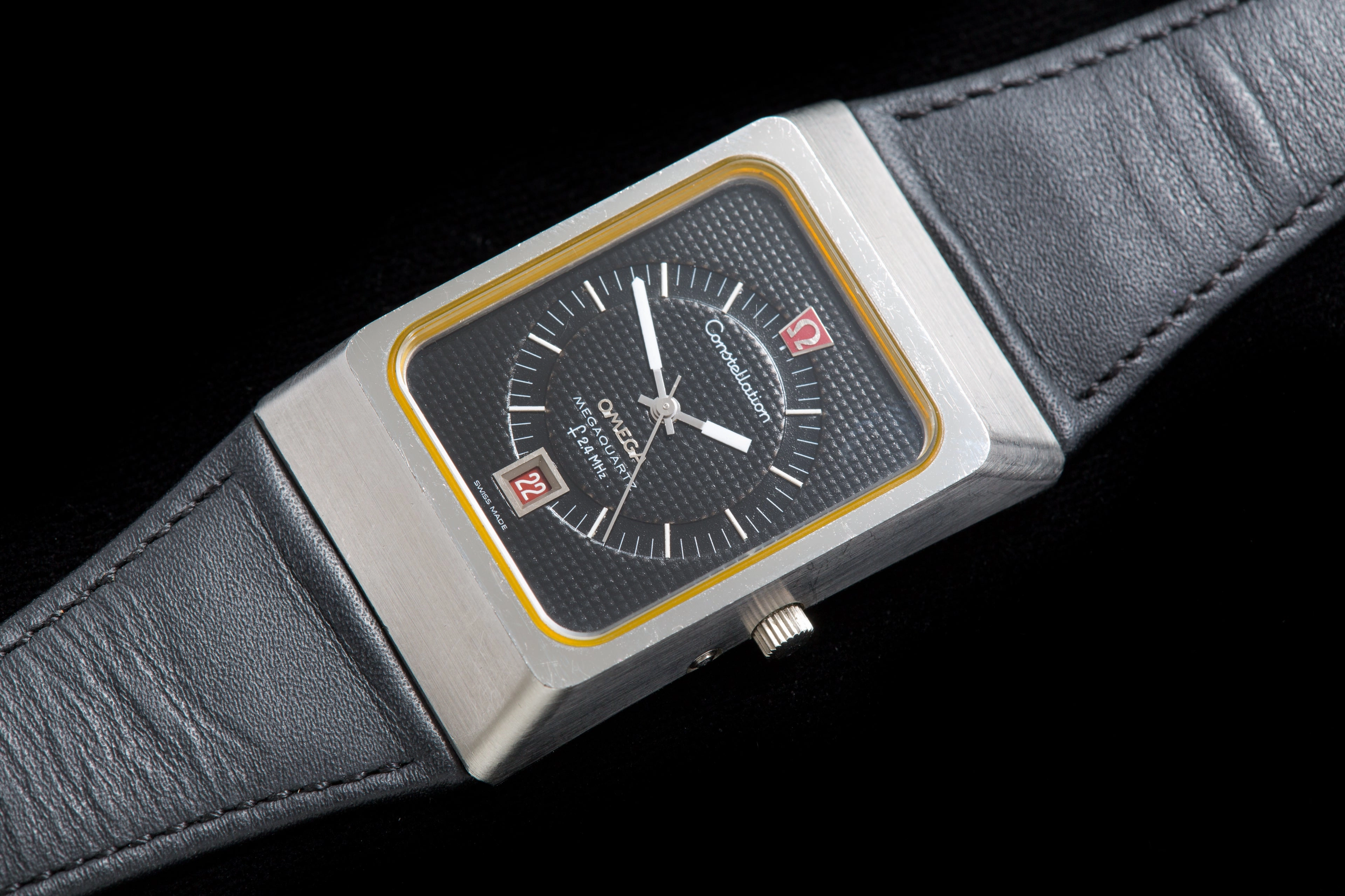 Omega 2.4 MHz Waffle dial