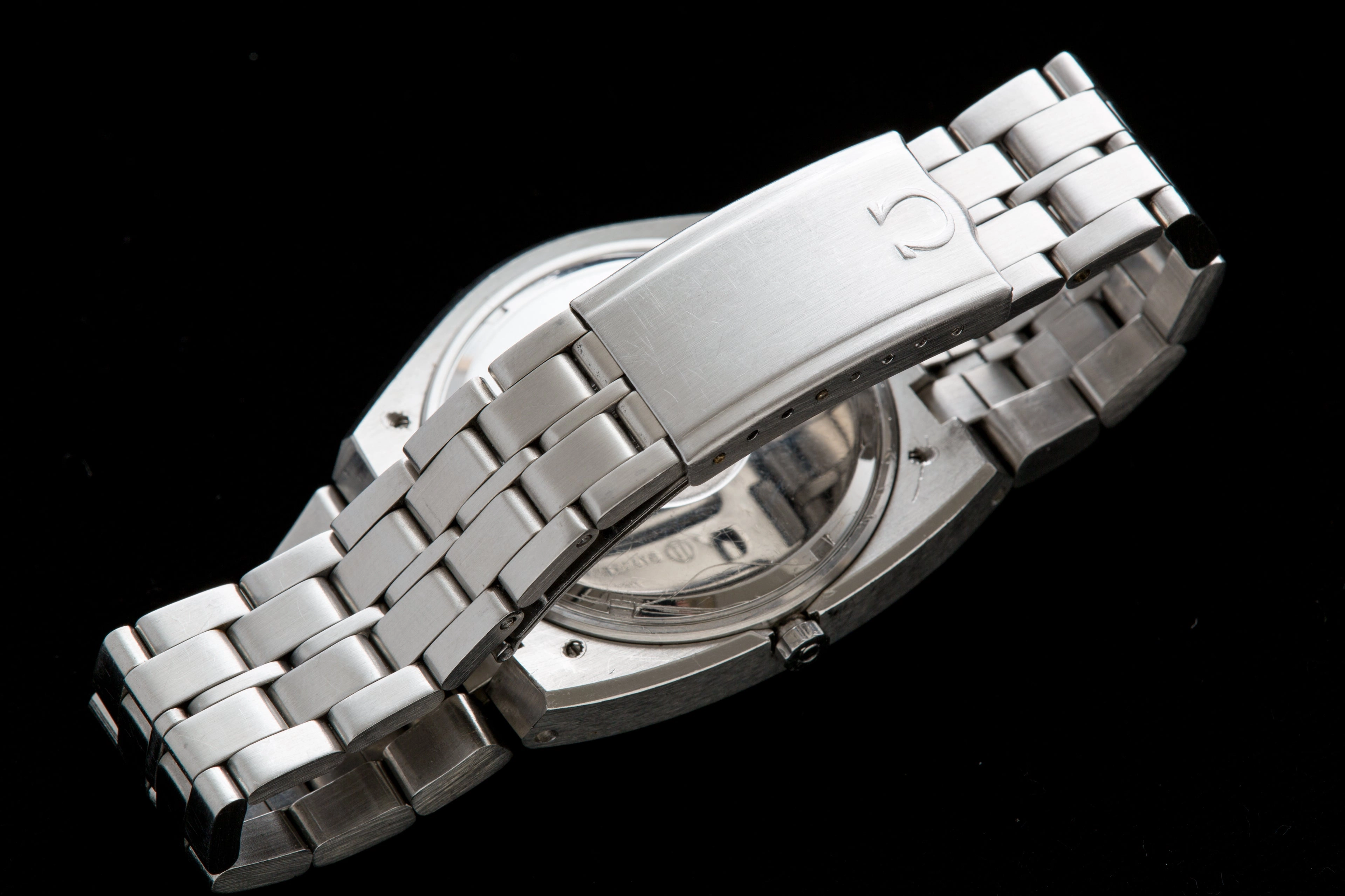 Omega Constellation F300 Rare D Shaped case