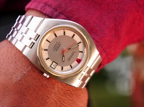 Omega Constellation F300 Rare D Shaped case