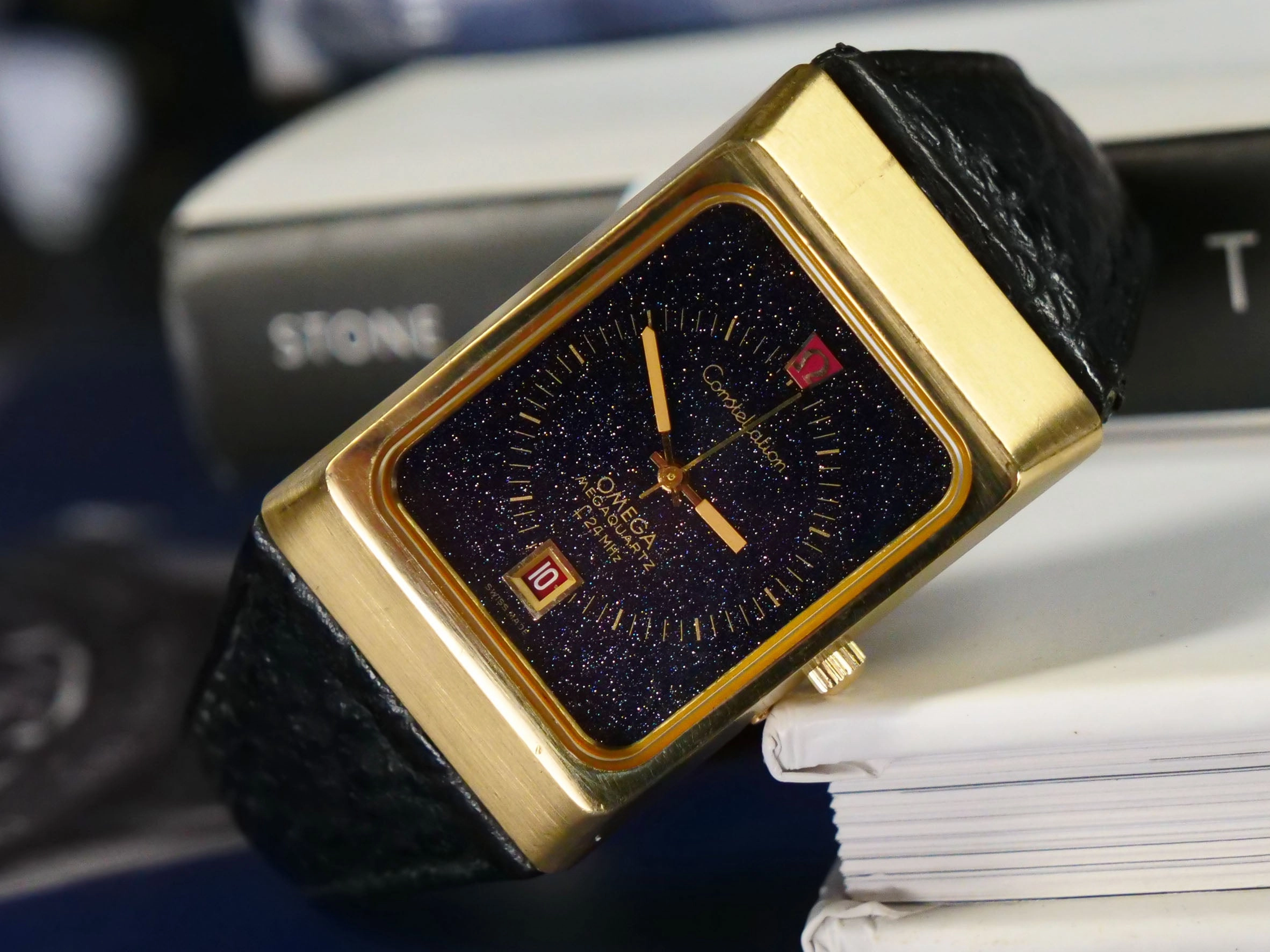 Omega constellation Mega Quartz stardust 18ct gold