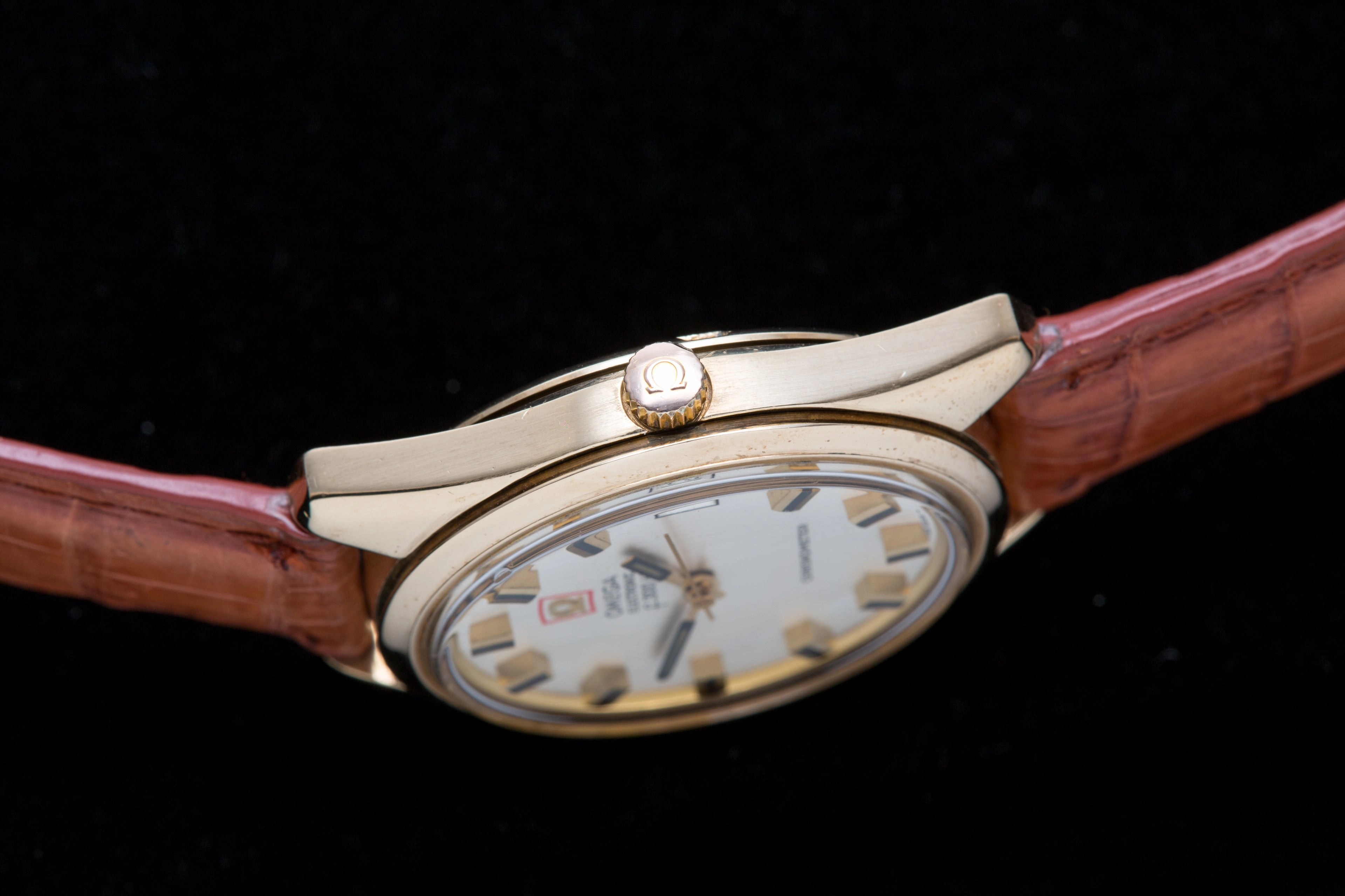 Omega F300 solid gold