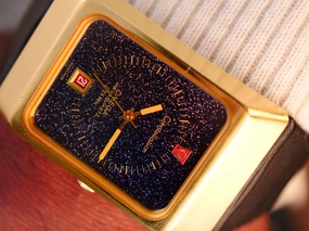 Omega megaquartz 18ct gold stardust