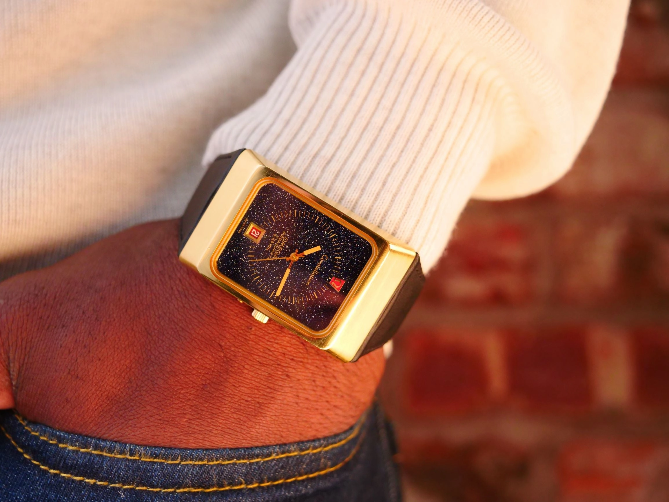 Omega megaquartz 18ct gold stardust
