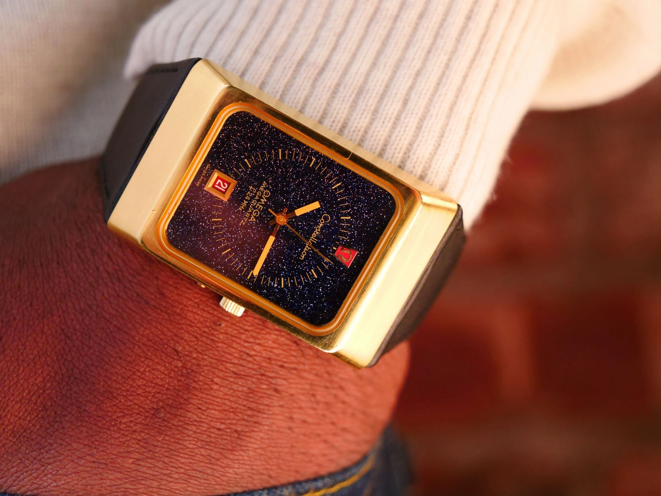 Omega megaquartz 18ct gold stardust
