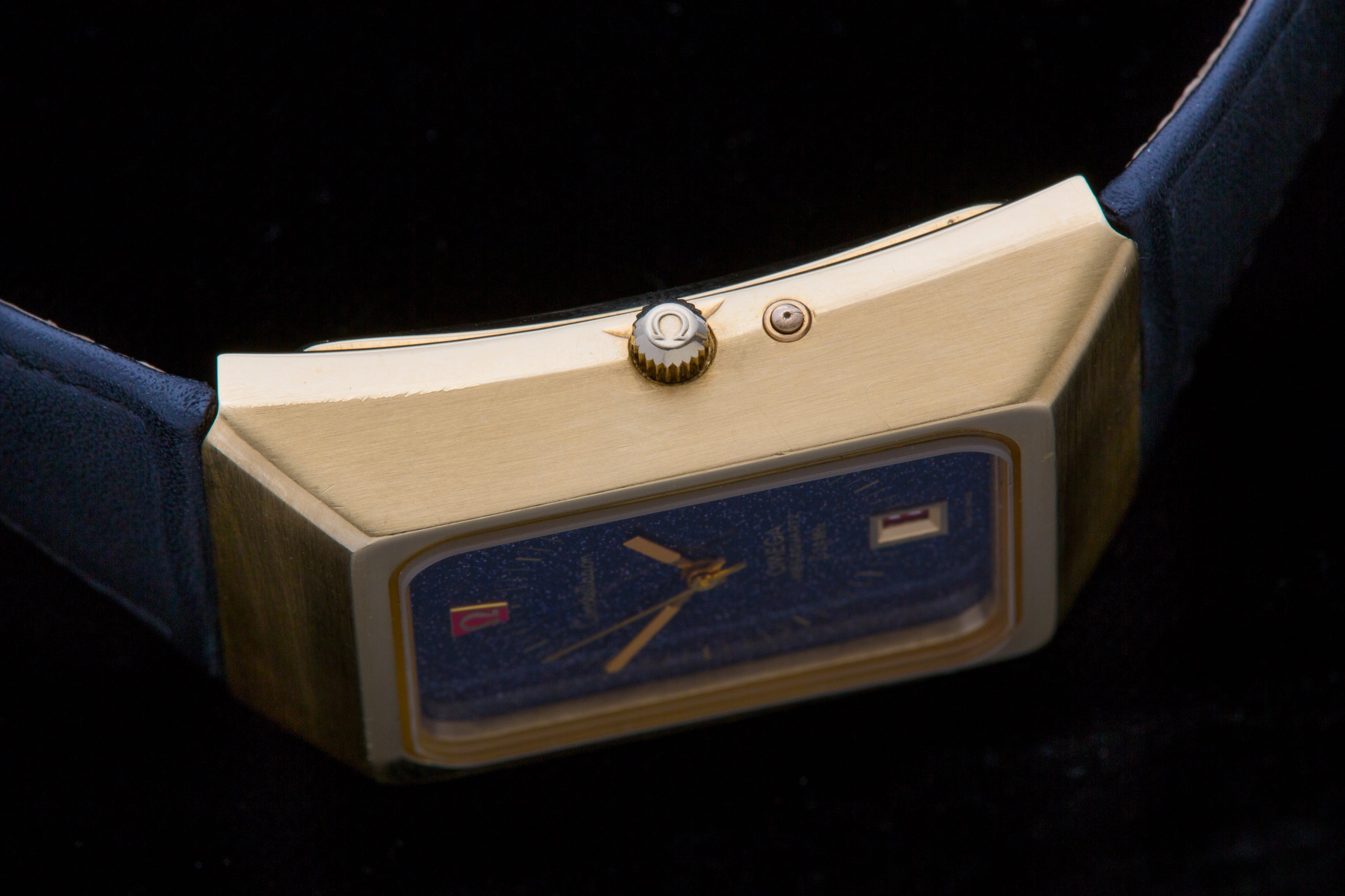 Omega megaquartz 18ct gold stardust
