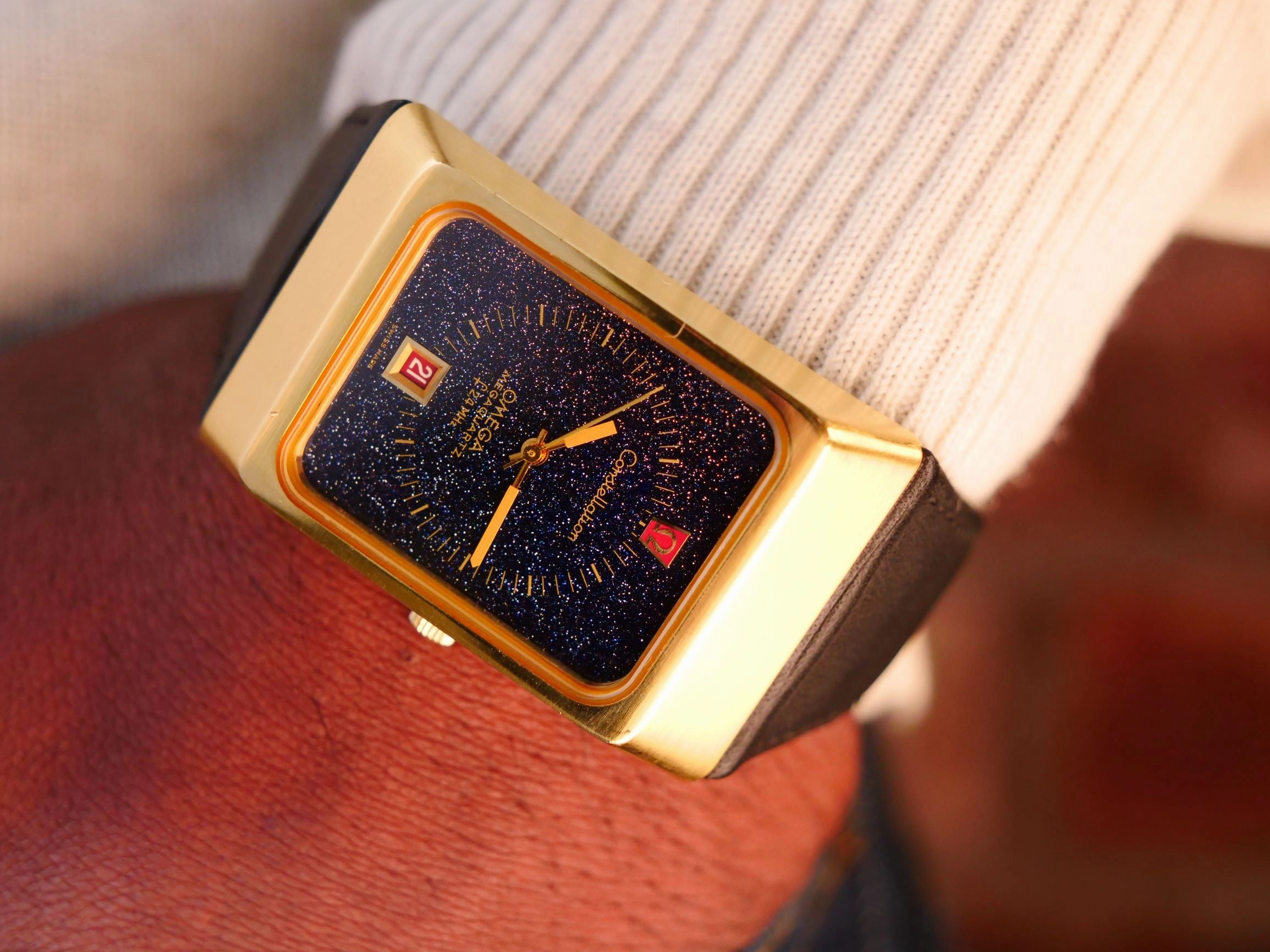 Omega megaquartz 18ct gold stardust