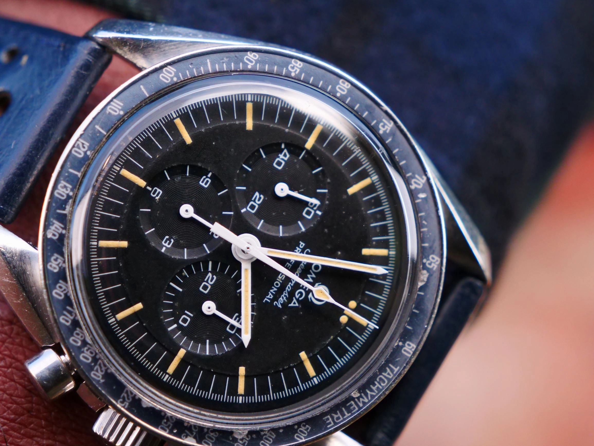 Omega Speedmaster professional, Rare Faded Blue "220"Bezel