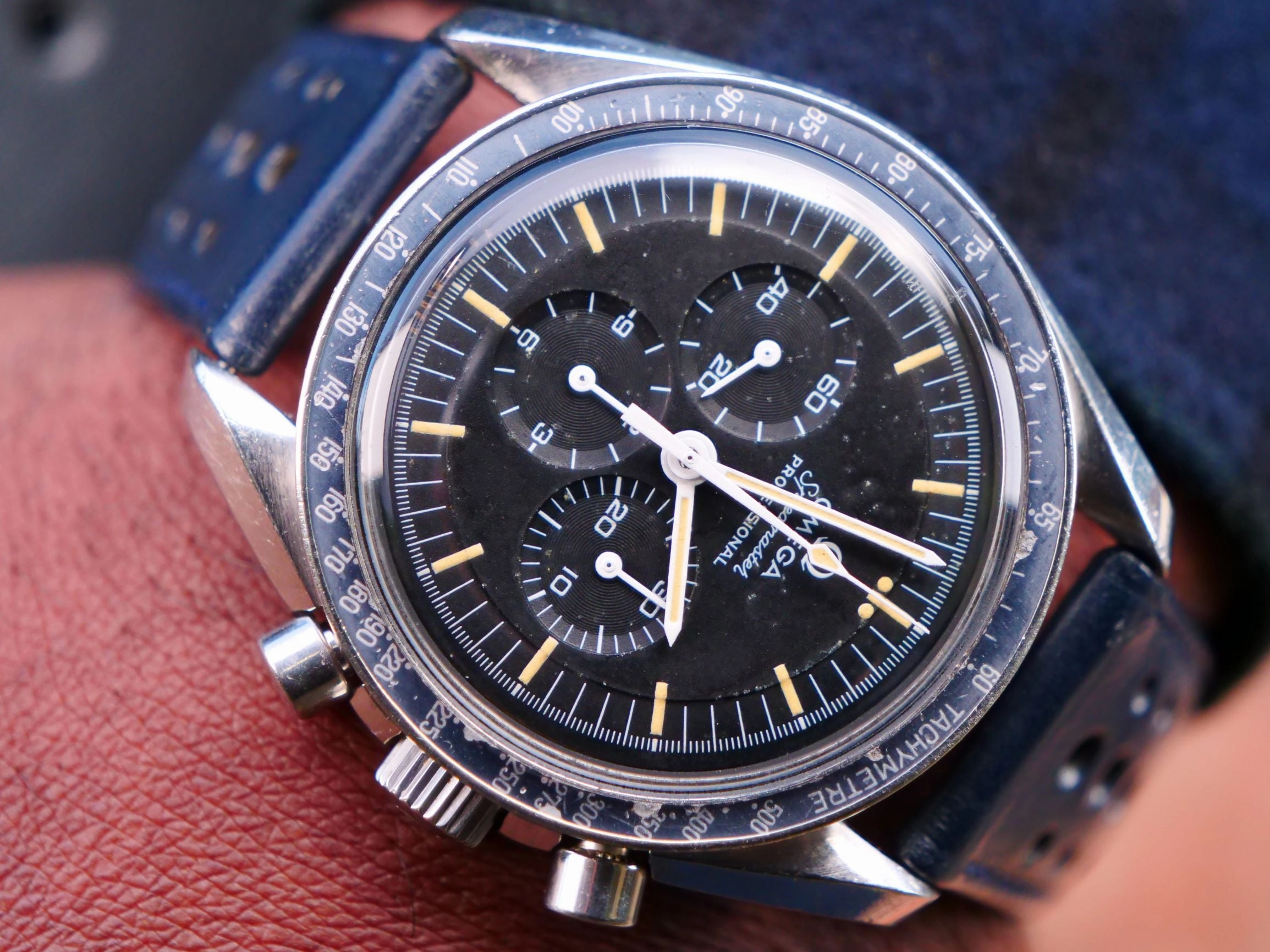 Omega Speedmaster professional, Rare Faded Blue "220"Bezel