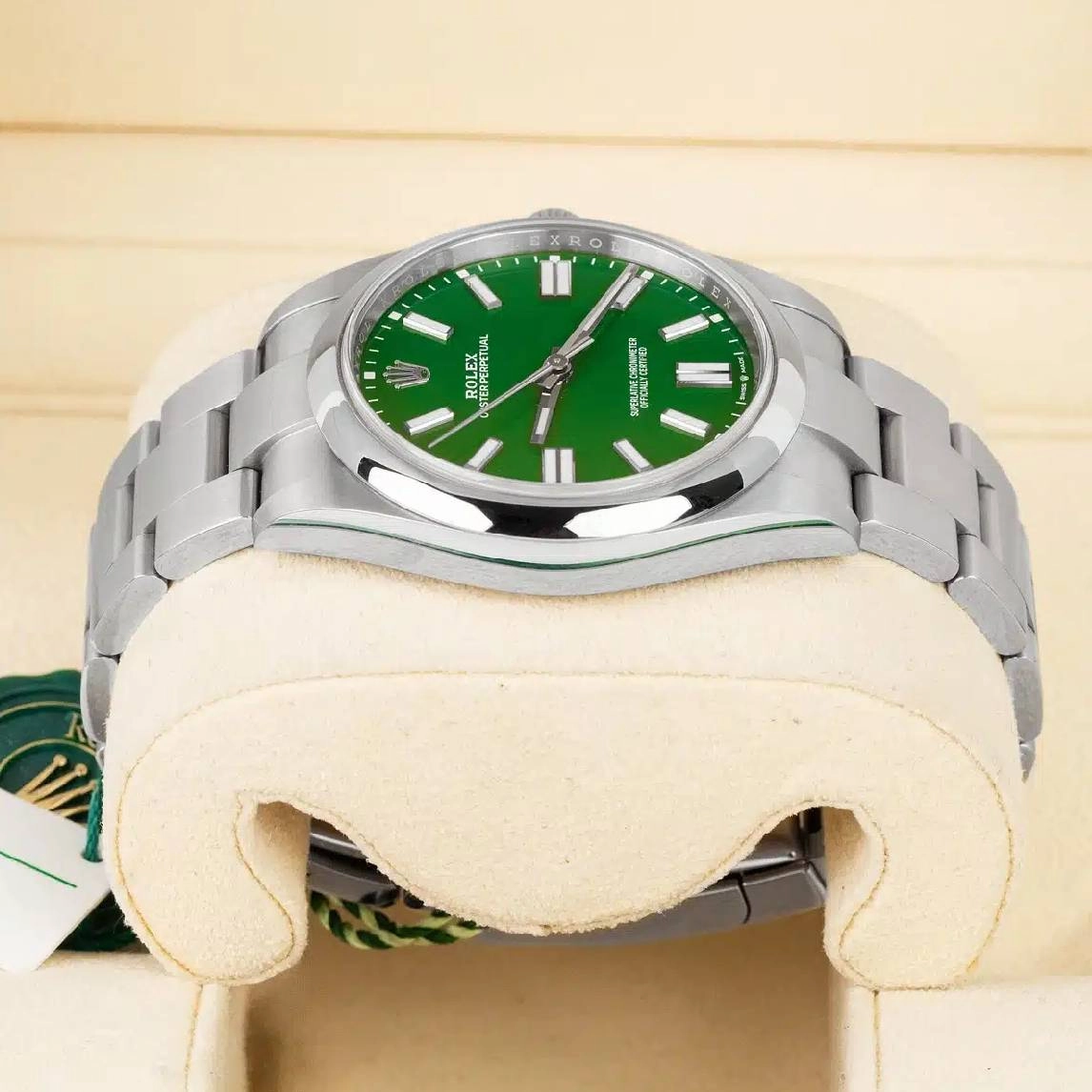 Rolex Oyster Perpetual 41mm | Stainless steel bracelet | Green dial Smooth bezel | Men's Watch 124300-0005