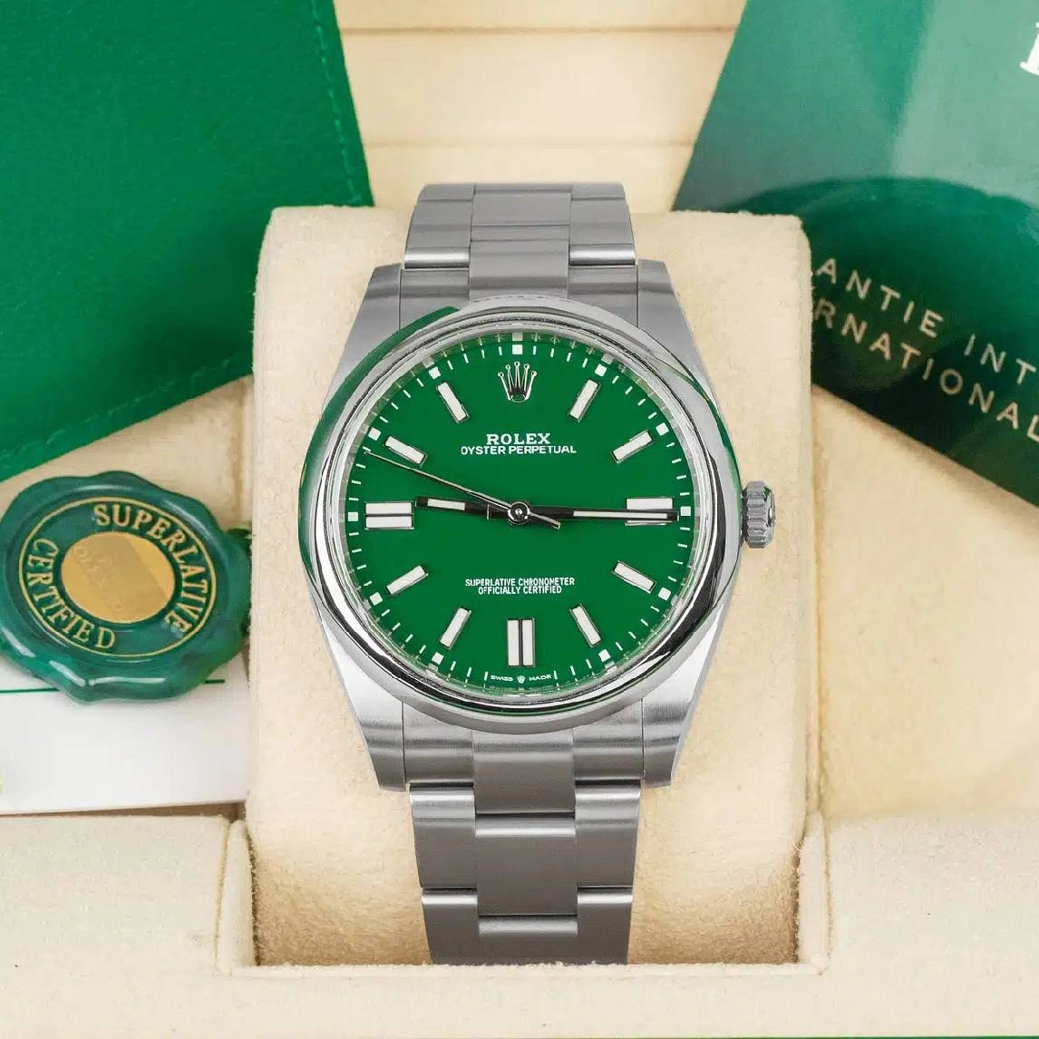 Rolex Oyster Perpetual 41mm | Stainless steel bracelet | Green dial Smooth bezel | Men's Watch 124300-0005