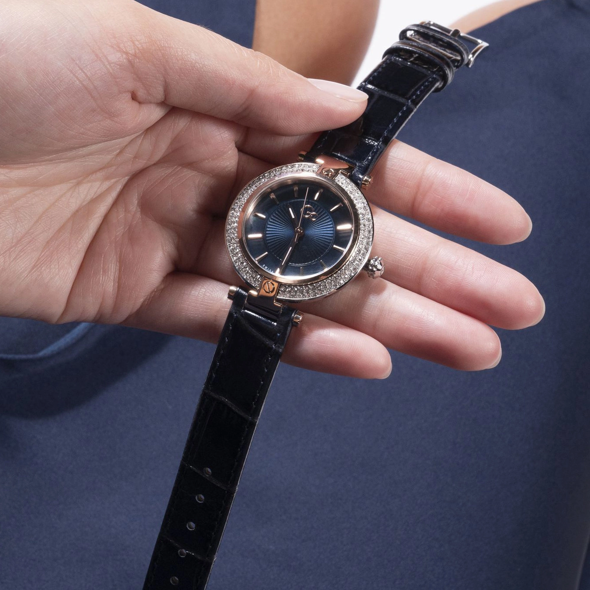 Women's Blue Analog Genuine Leather Watch Z22003L7MF
