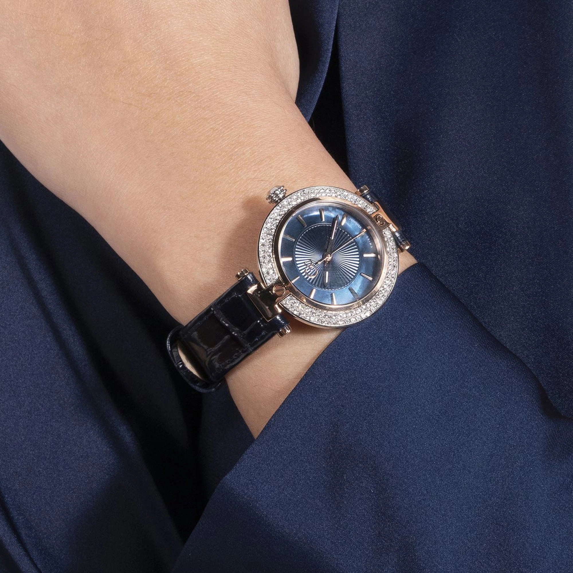 Women's Blue Analog Genuine Leather Watch Z22003L7MF