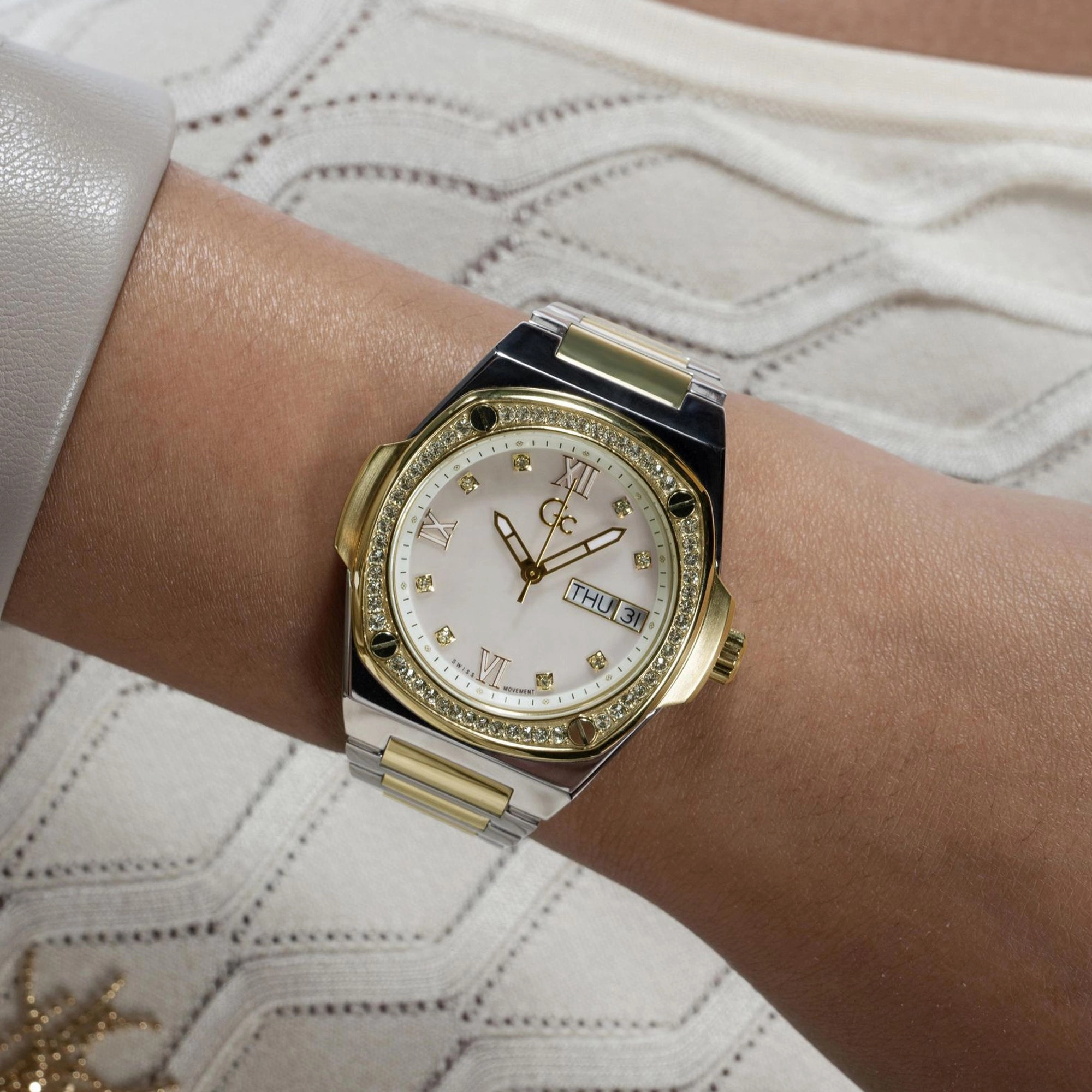 Women's White Analog Stainless Steel Watch Y98008L1MF
