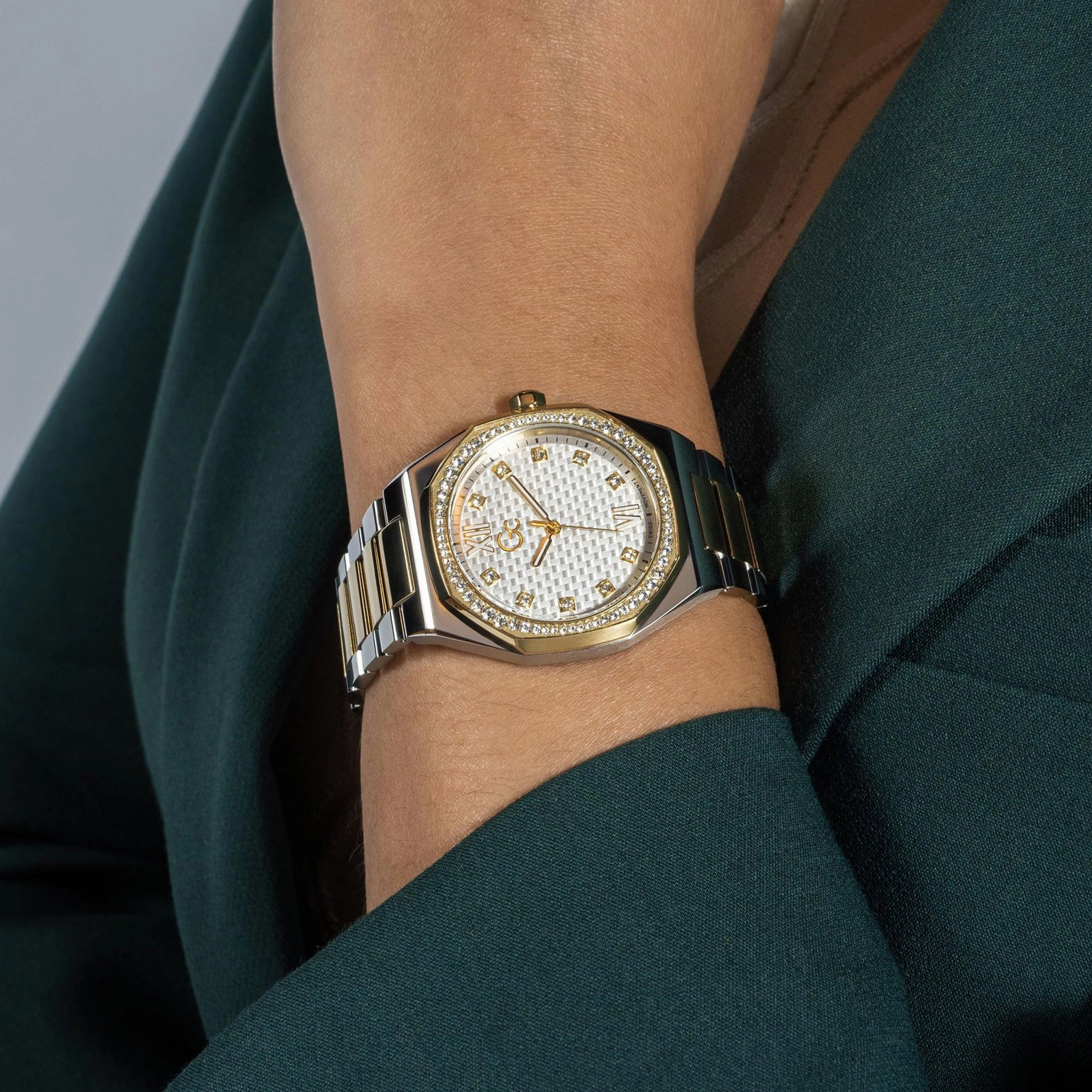 Women's White Analog Stainless Steel Watch Z25002L1MF